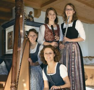 Katharina Obermeyer (Hackbrett/Flöte)