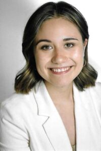 Hahn LIsa c Studioline Photography 2023 400x599